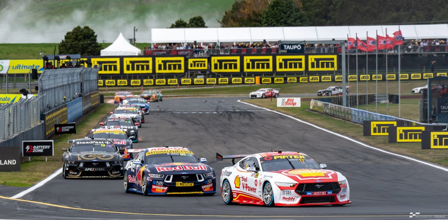 V8 Supercar on circuit at Taupō Motorsport Park