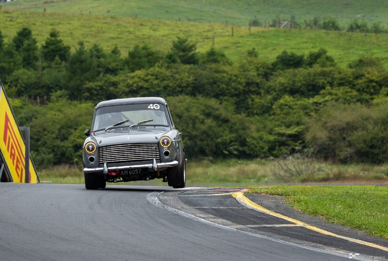 Classic car racing at Hampton Downs — motorsport photography by Ryan Watkinson
