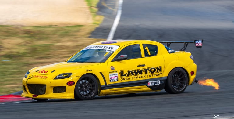 Modern circuit racing at Hampton Downs — motorsport photography by Ryan Watkinson