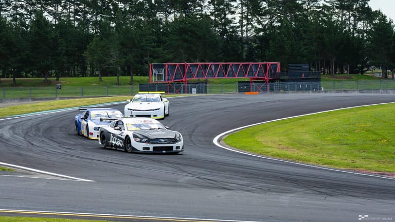 Modern circuit racing at Hampton Downs — motorsport photography by Ryan Watkinson