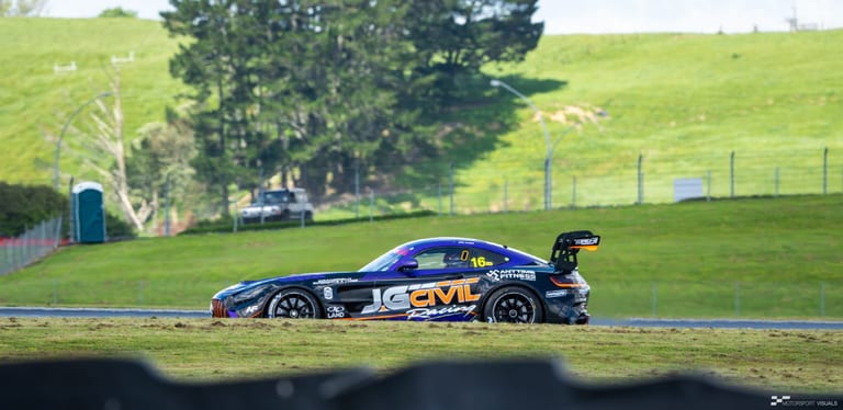 Modern circuit racing at Hampton Downs — motorsport photography by Ryan Watkinson