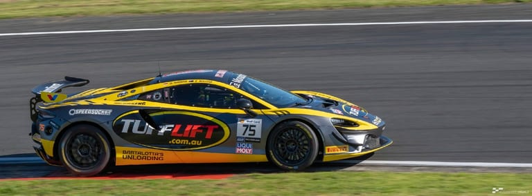 Modern circuit racing at Hampton Downs — motorsport photography by Ryan Watkinson
