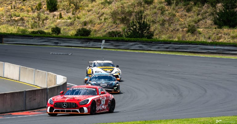 Modern circuit racing at Hampton Downs — motorsport photography by Ryan Watkinson