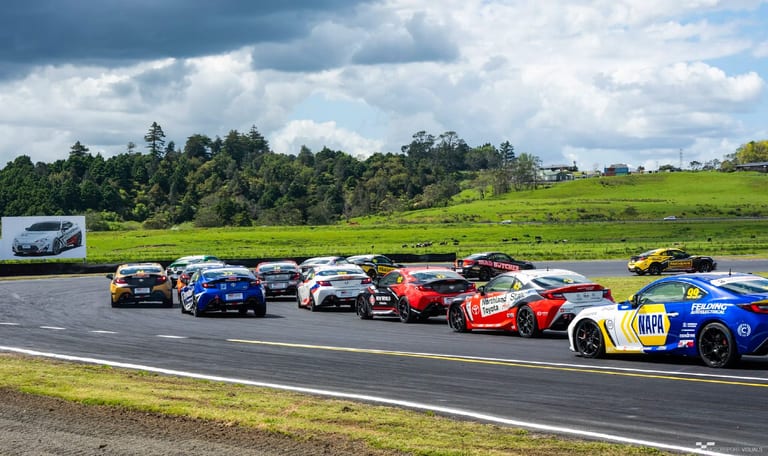 Modern circuit racing at Hampton Downs — motorsport photography by Ryan Watkinson